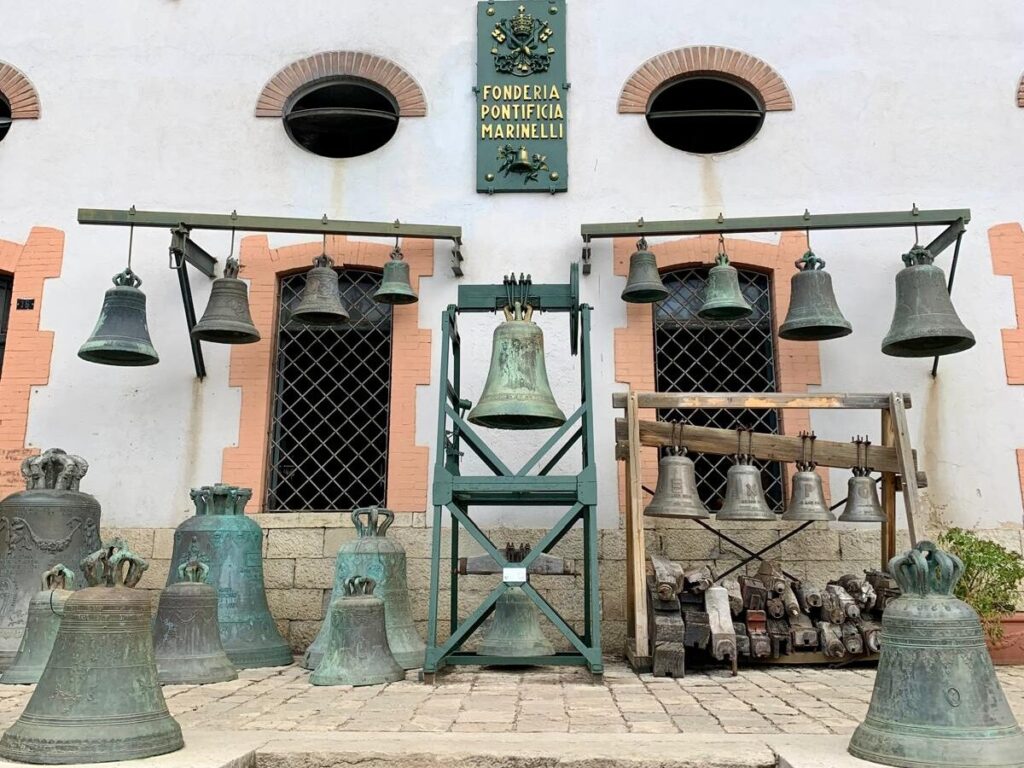 Ingresso principale della fonderia Marinelli e del Museo della campana ad Agnone.